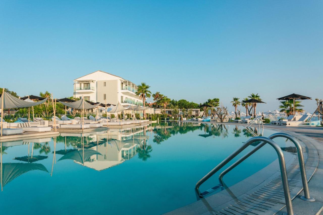 Blue Carpet Luxury Suites — pool by the sea